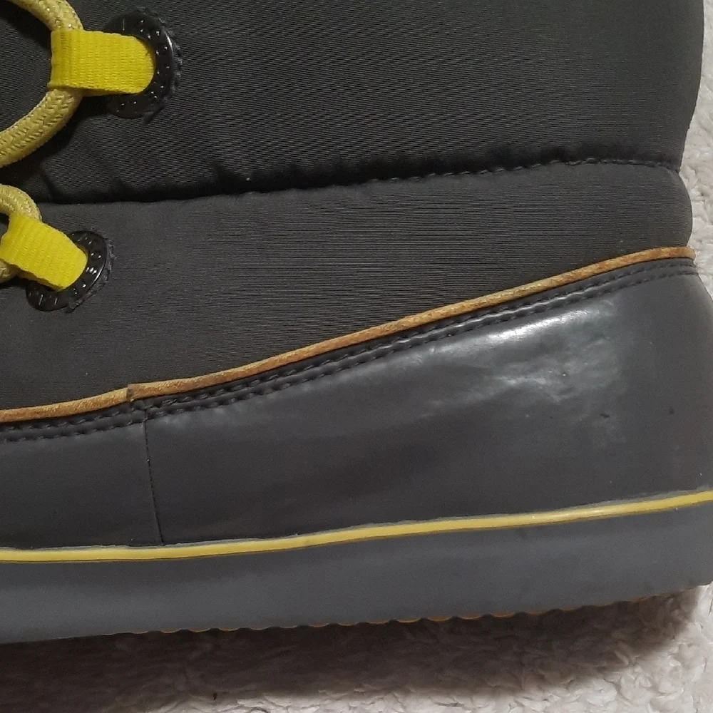 Lacoste Women's Charcoal and Neon Yellow Winter Boots